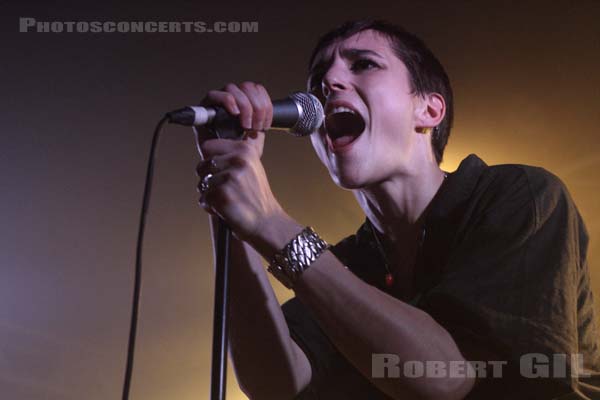 SAVAGES - 2012-11-09 - PARIS - La Boule Noire - Camille Berthomier